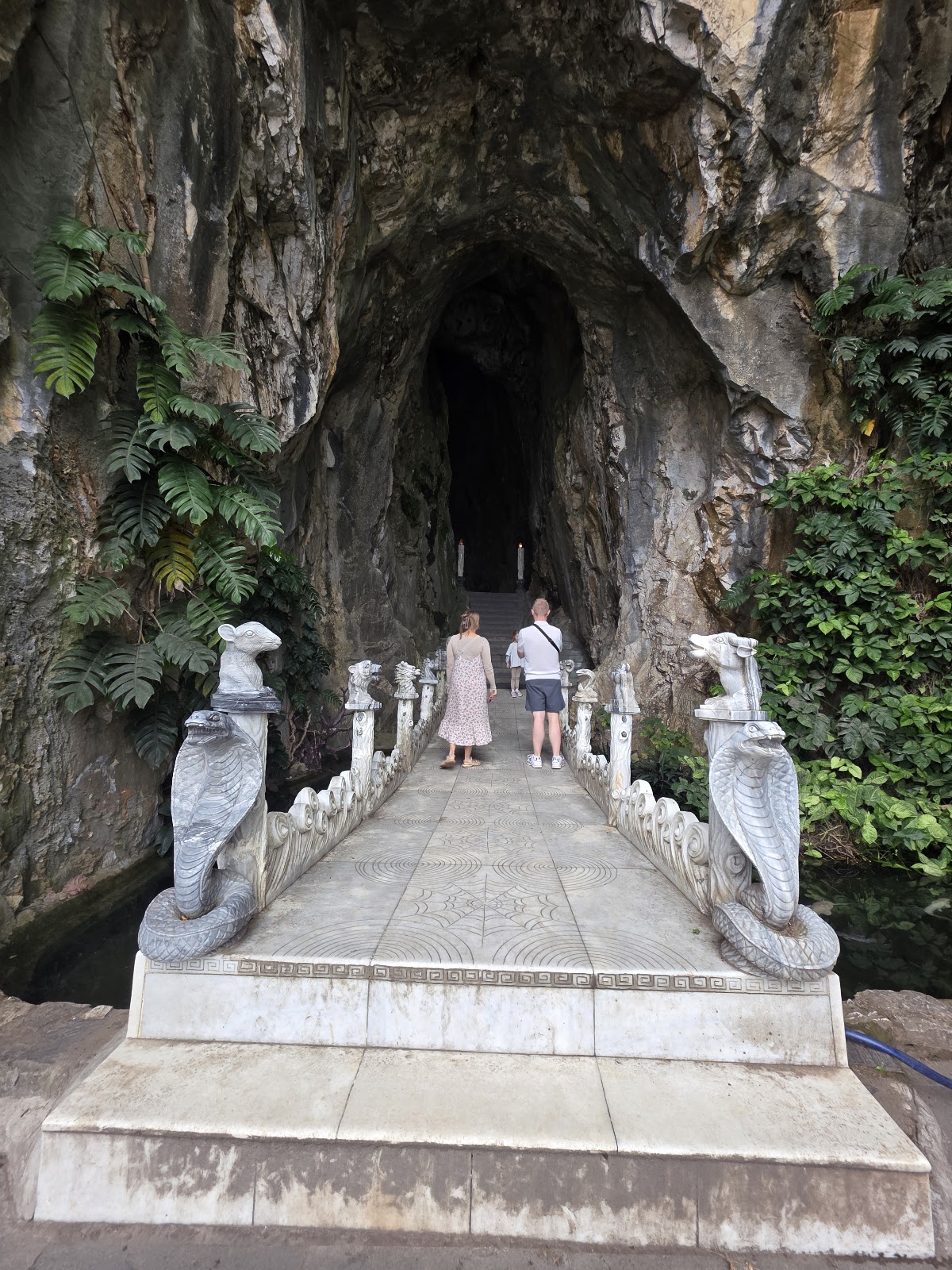 Động Âm Phủ