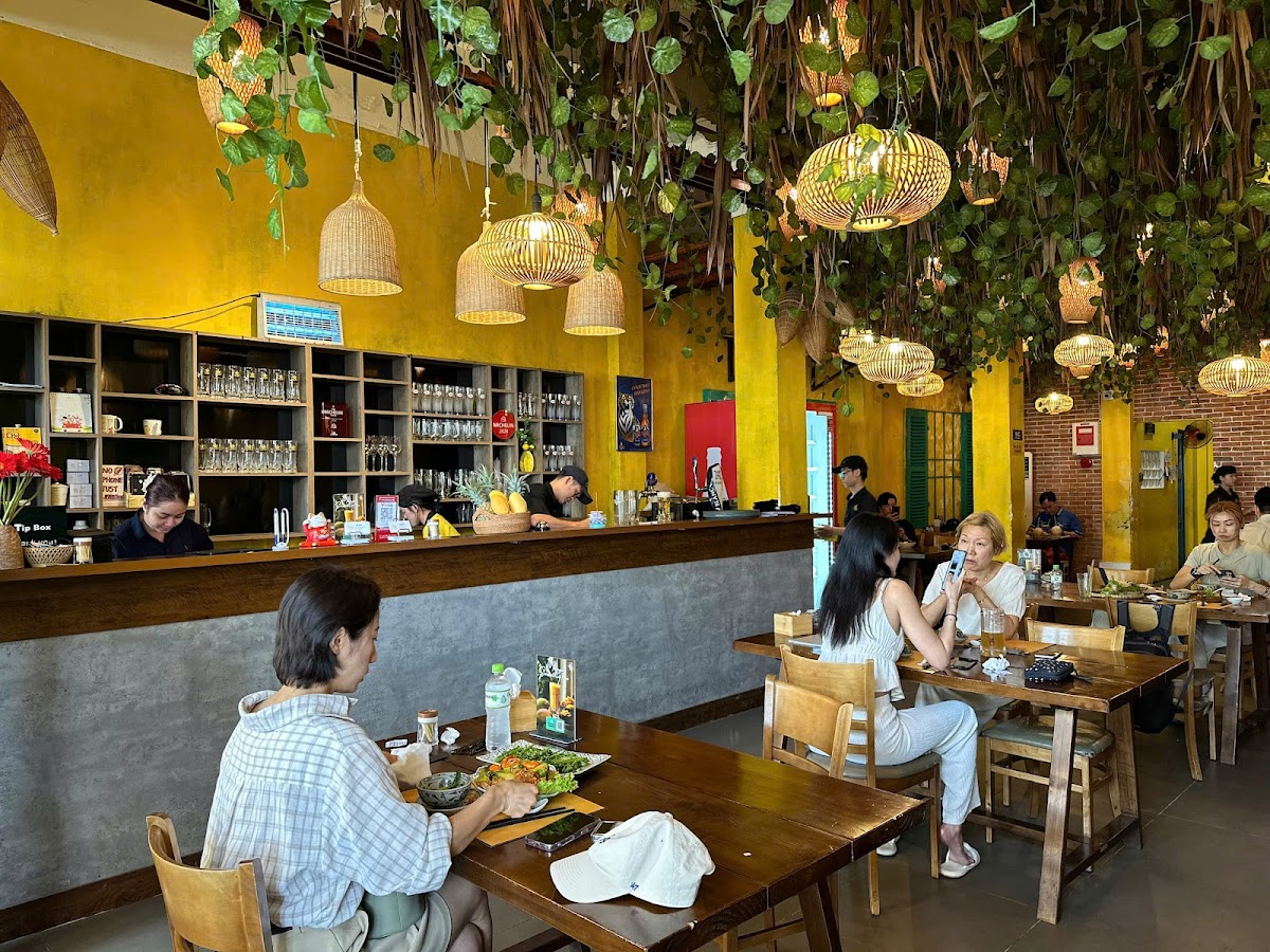 Ăn Thôi Restaurant
