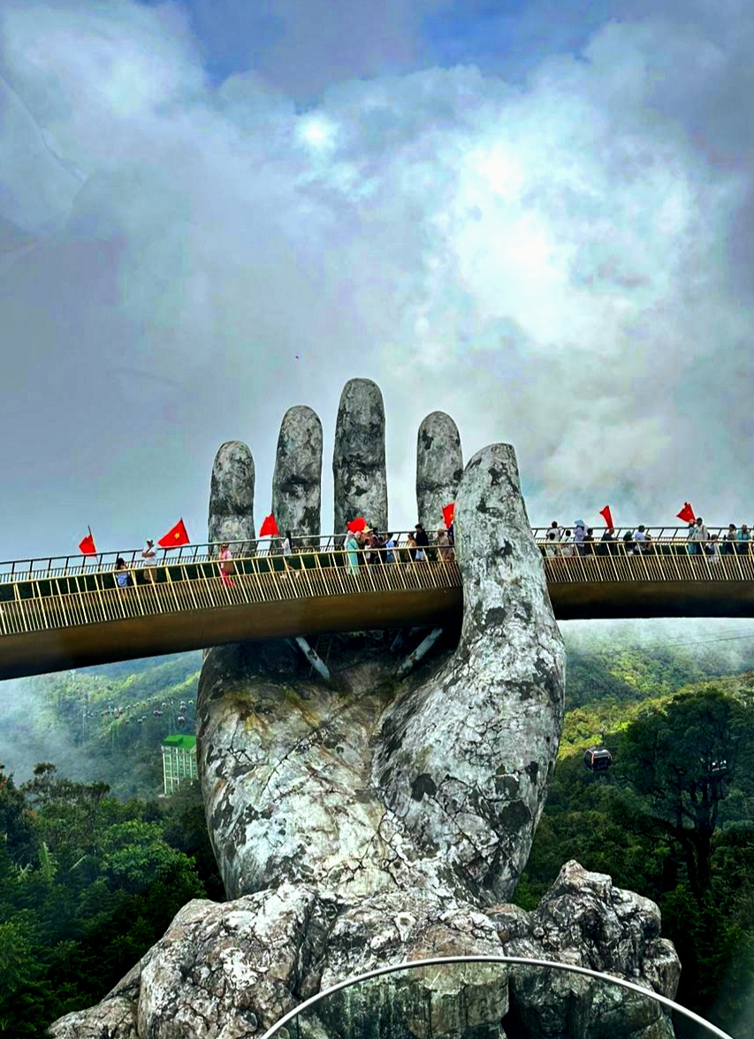 Bà Nà Hills (Golden Bridge)