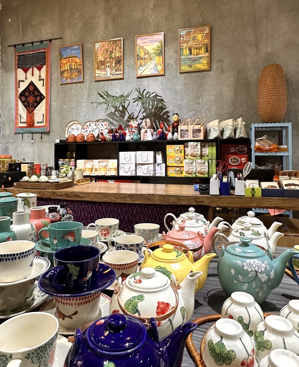 Dragon Market Souvenir Shop — photo 2