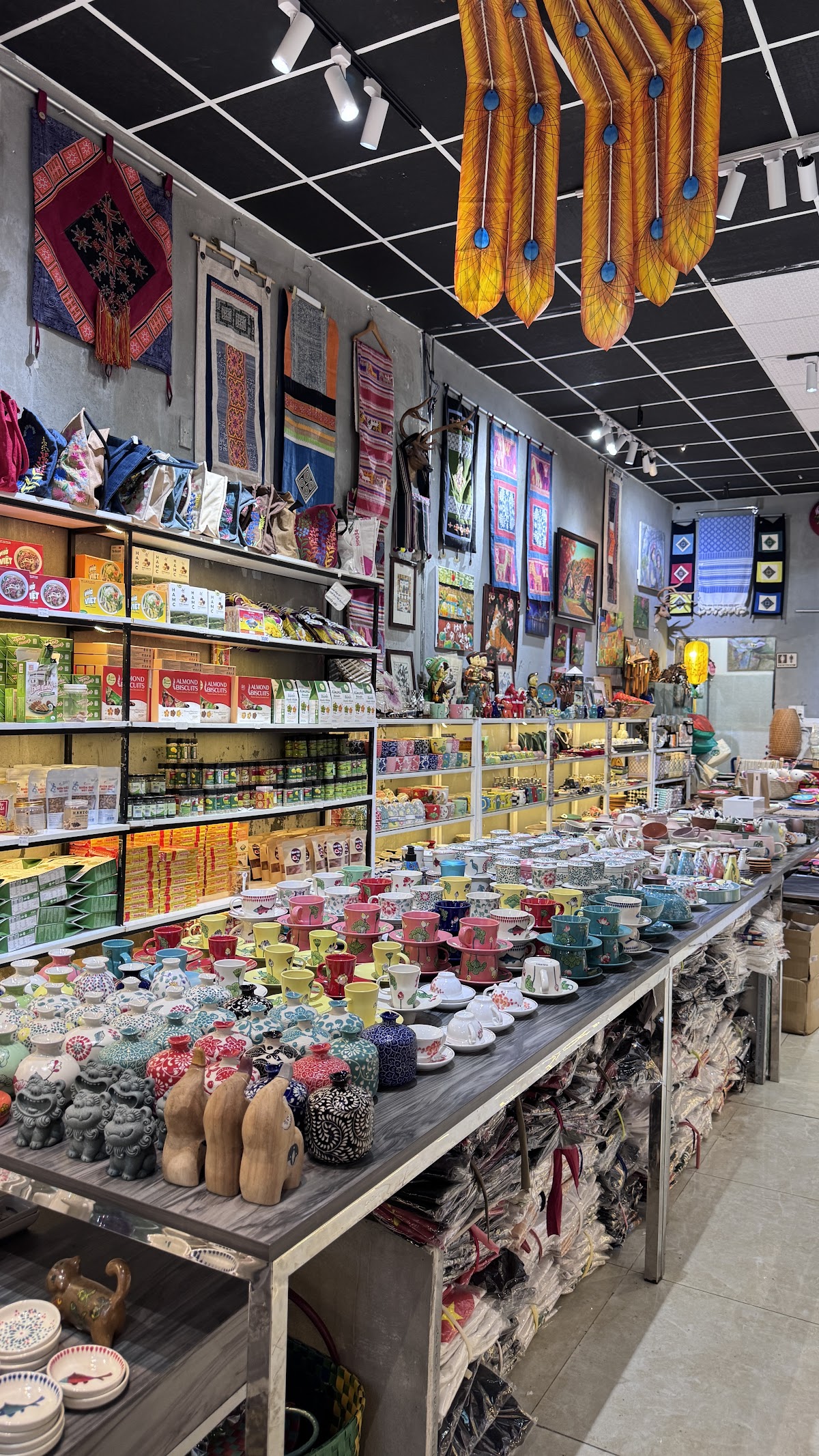 Dragon Market Souvenir Shop — photo 3
