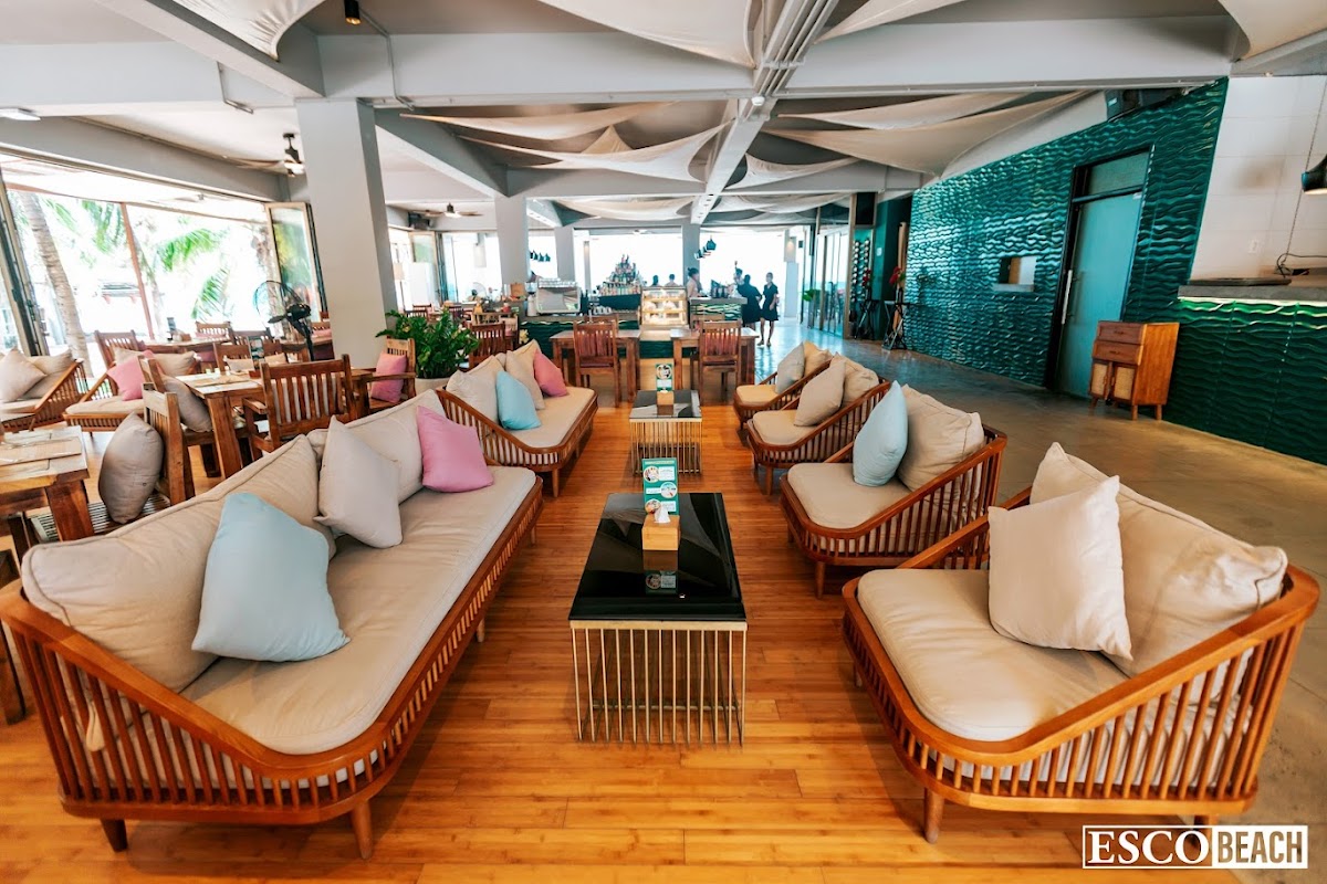 Esco Beach Bar Lounge & Restaurant