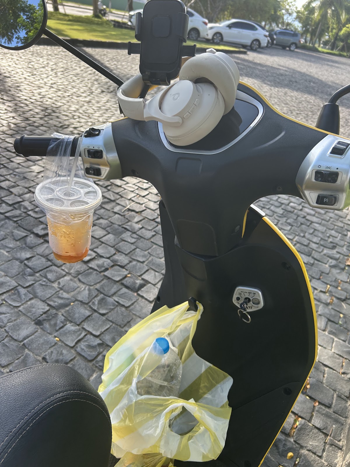 Happy Ride - Cho thuê xe máy điện GIÁ RẺ - Electric Motorbike Rental — photo 2