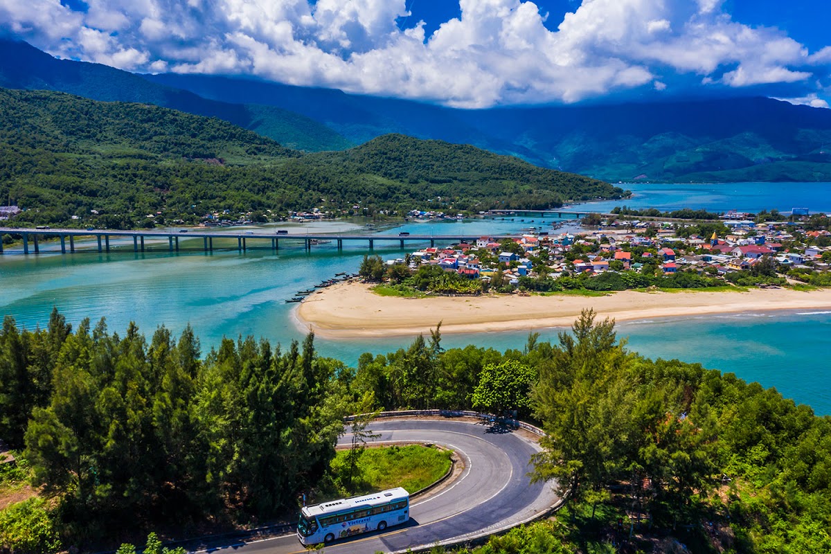 Headland and View of Hai Van Mountains — фото 2