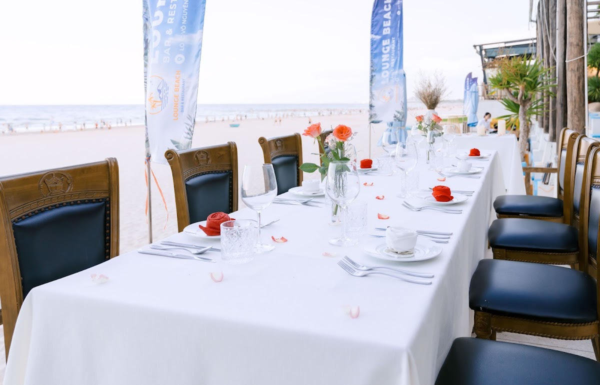Lounge Beach Bar & Restaurant