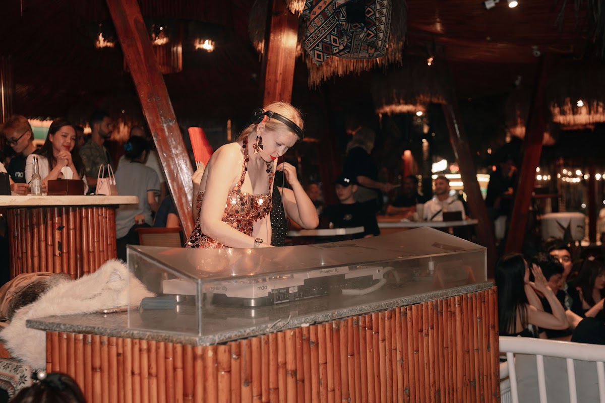 Maia Beach Bar (вечером) — фото 2