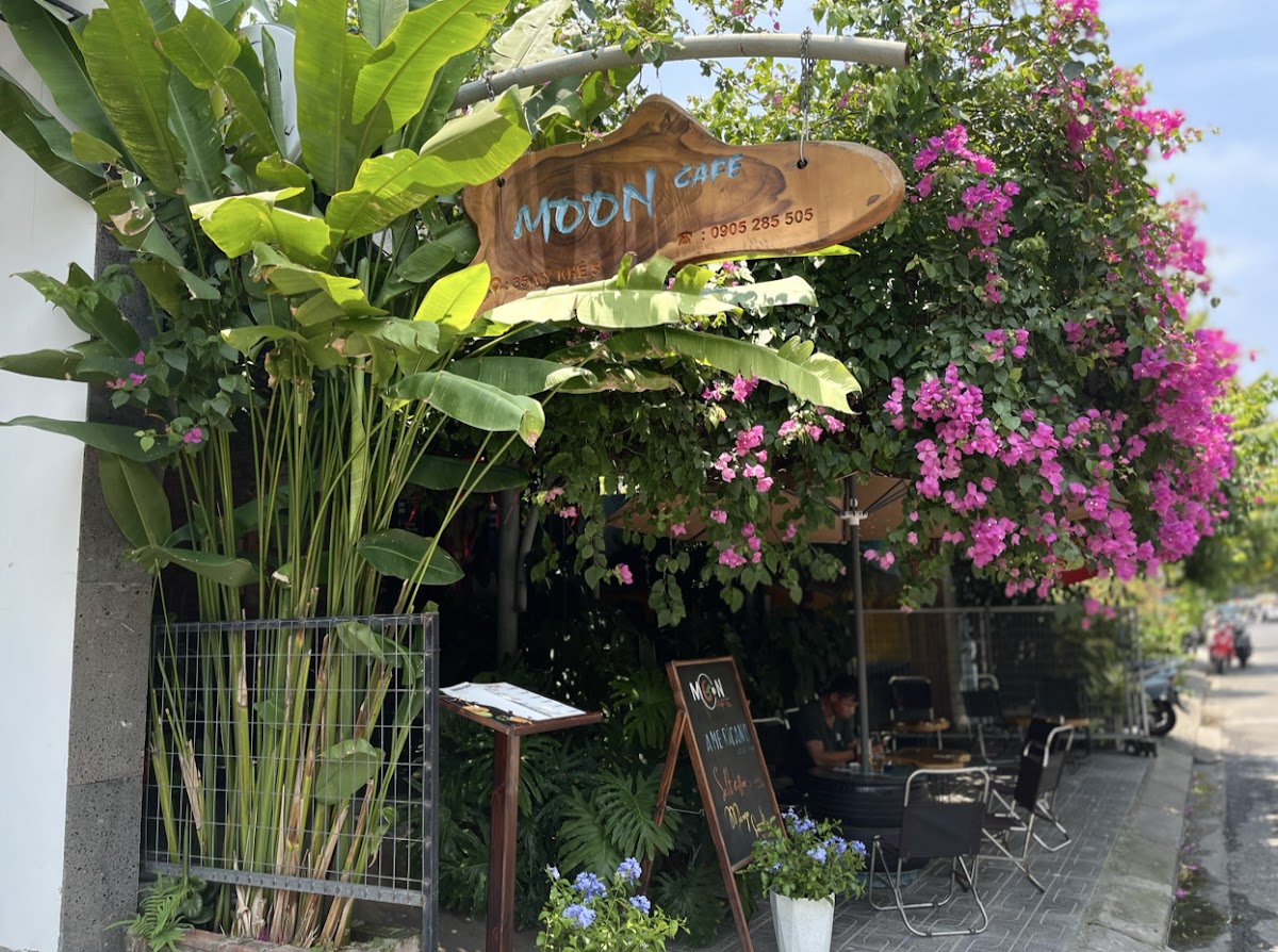 Moon Cafe — photo 3
