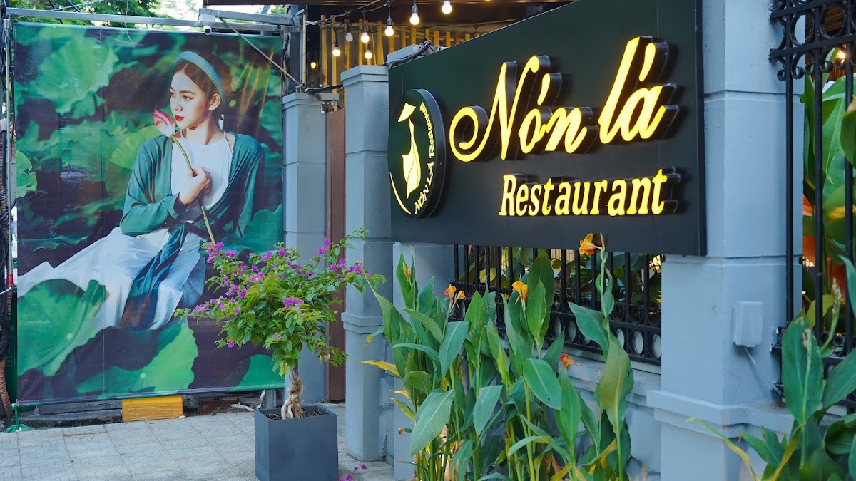 Nón Lá Restaurant - Món Việt