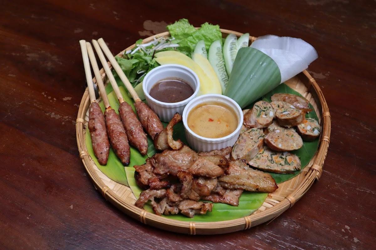 Nón Lá Restaurant - Món Việt — фото 2