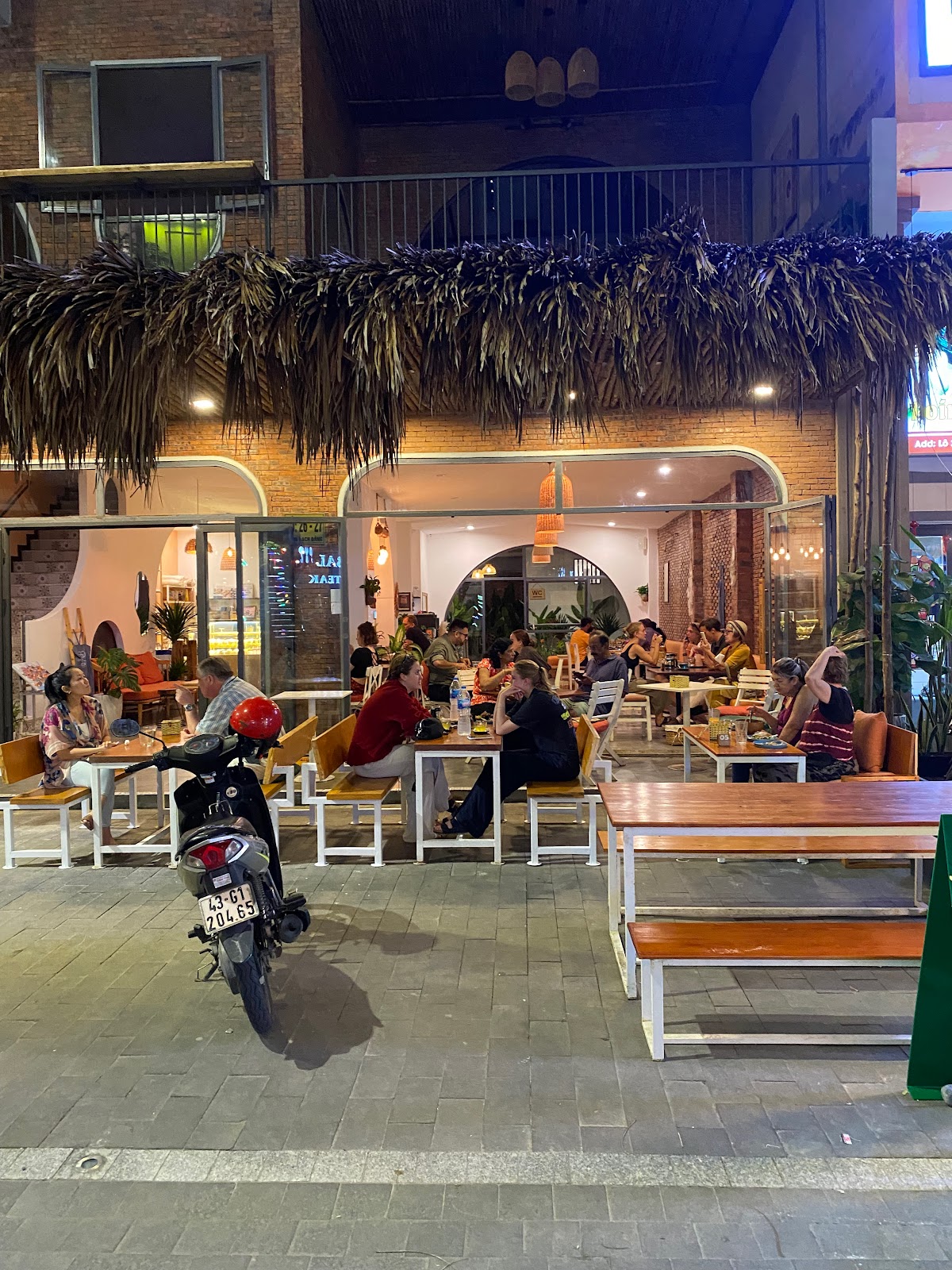 Roots Plant-Based Café