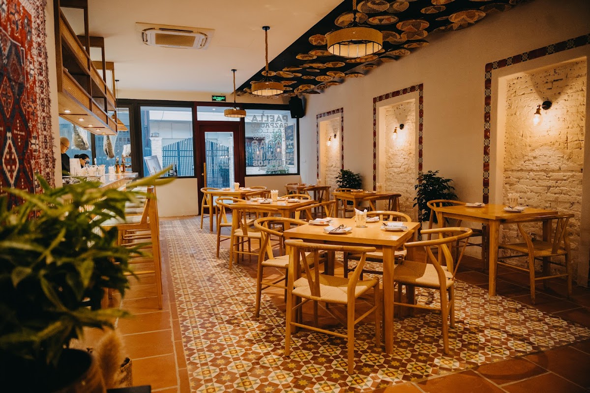 Vamos Restaurant & Bar